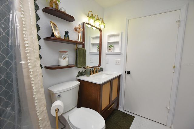 2022 HATTERAS POINT, Lakeland, FL 33813