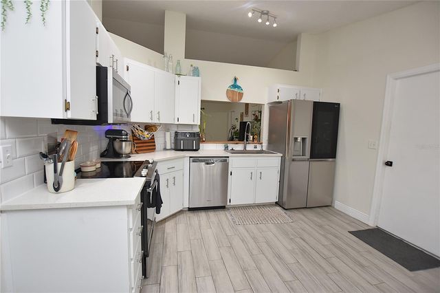 2022 HATTERAS POINT, Lakeland, FL 33813