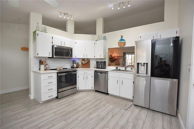 2022 HATTERAS POINT, Lakeland, FL 33813