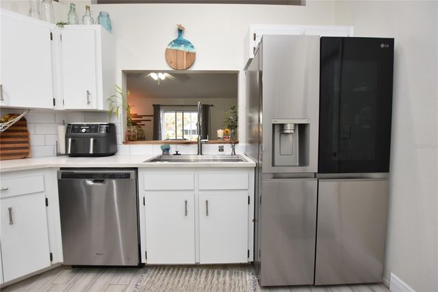 2022 HATTERAS POINT, Lakeland, FL 33813