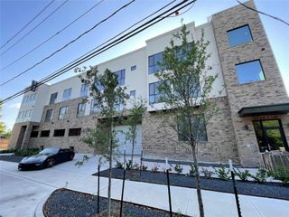 2727 Houston Avenue 304, Houston, TX 77009