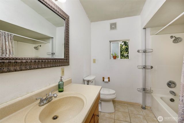 11122 59th Avenue S, Seattle, WA 98178
