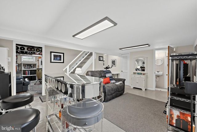58 UPLAND RD, Havertown, PA 19083