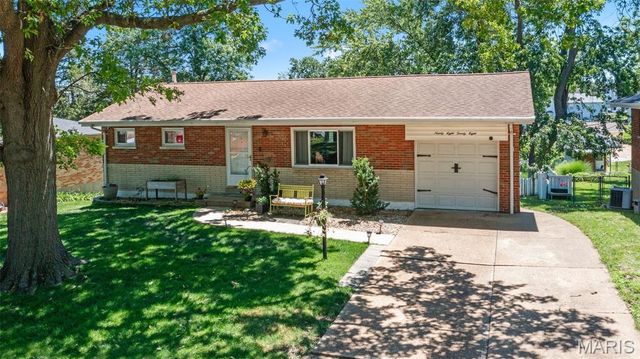 9828 Whitcomb Lane, Affton, MO 63123