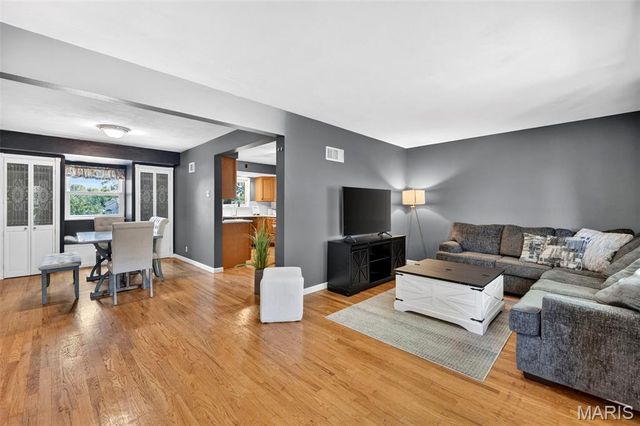 9828 Whitcomb Lane, Affton, MO 63123