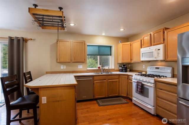23184 Brandon Place NW, Poulsbo, WA 98370
