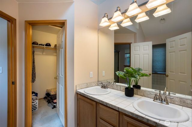 23184 Brandon Place NW, Poulsbo, WA 98370