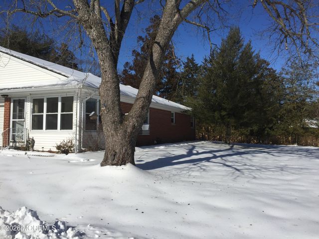 39 Crocus Lane B, Manchester, NJ 08759