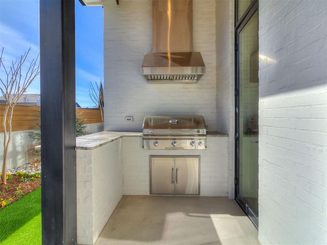 916 NW 156th Street, Edmond, OK 73013