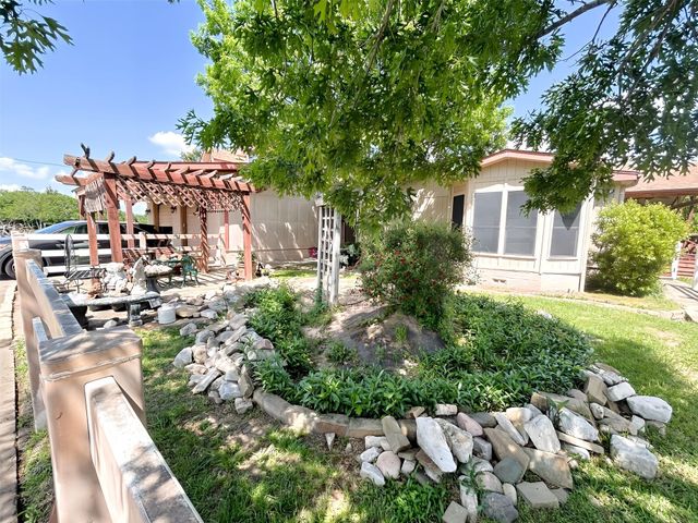 129 Saint Michaels Drive, Trinidad, TX 75163