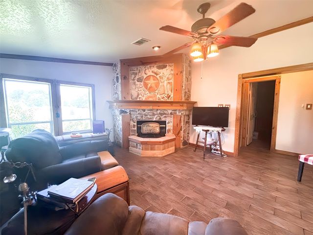 129 Saint Michaels Drive, Trinidad, TX 75163