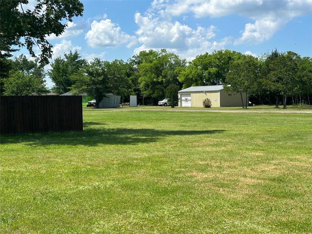 129 Saint Michaels Drive, Trinidad, TX 75163