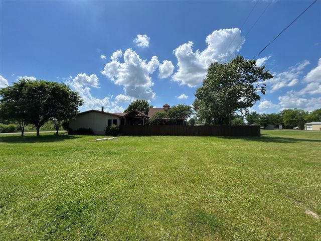 129 Saint Michaels Drive, Trinidad, TX 75163