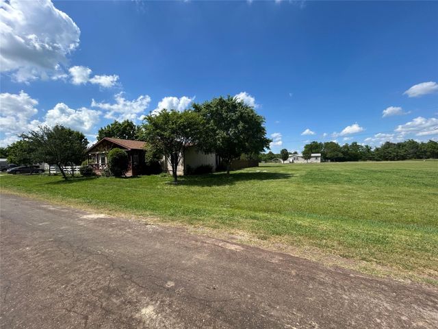 129 Saint Michaels Drive, Trinidad, TX 75163
