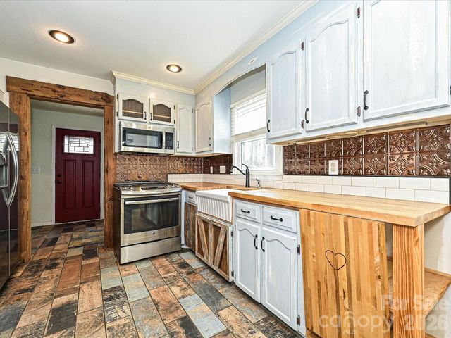 104 Deertrack Drive, Mount Holly, NC 28120