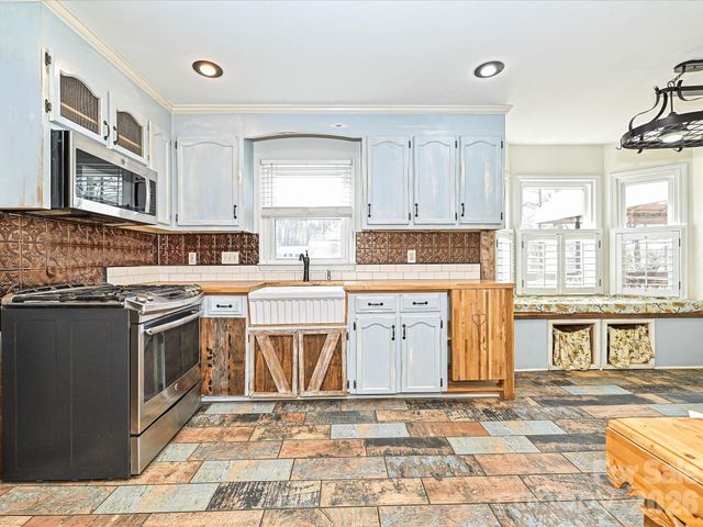 104 Deertrack Drive, Mount Holly, NC 28120