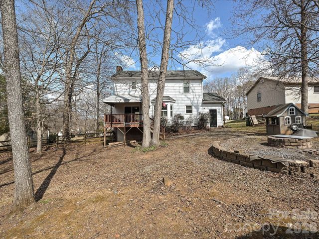 104 Deertrack Drive, Mount Holly, NC 28120