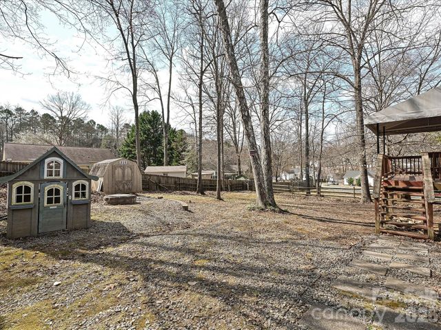 104 Deertrack Drive, Mount Holly, NC 28120