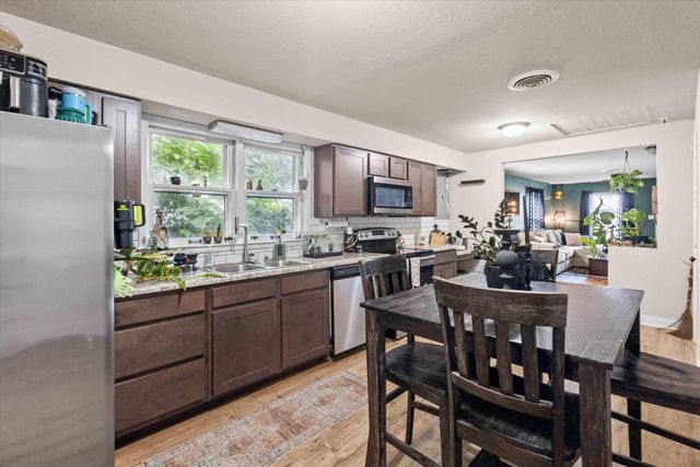 606 CLINKSCALES RD, Columbia, MO 65203