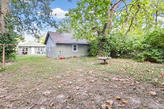 606 CLINKSCALES RD, Columbia, MO 65203