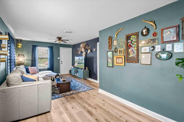 606 CLINKSCALES RD, Columbia, MO 65203