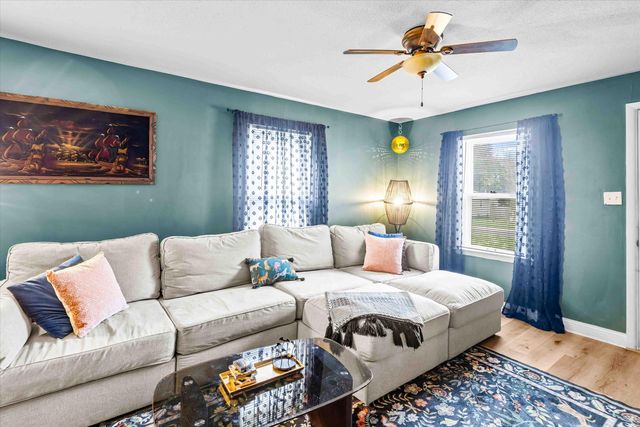 606 CLINKSCALES RD, Columbia, MO 65203