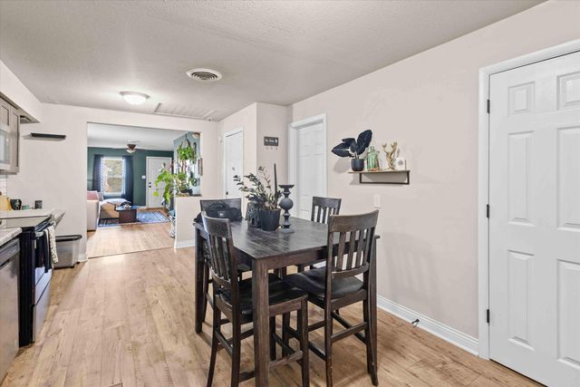 606 CLINKSCALES RD, Columbia, MO 65203