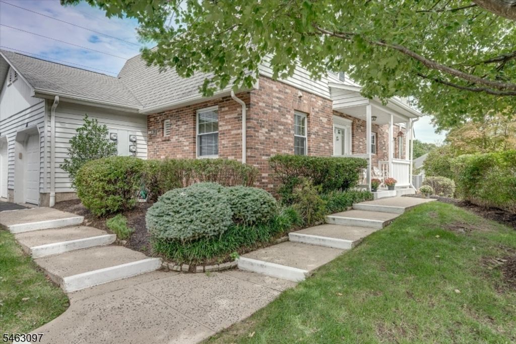 16 Lexington Ct, Chatham Twp., NJ 07928 — photo 2
