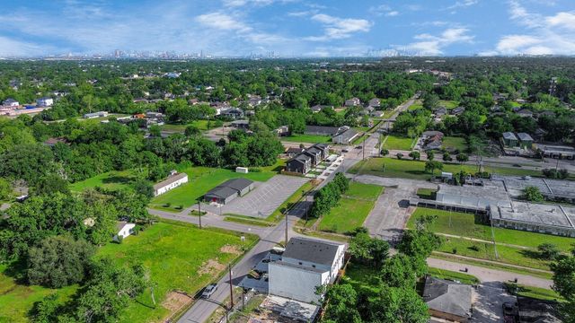 9307 Jutland Road, Houston, TX 77033