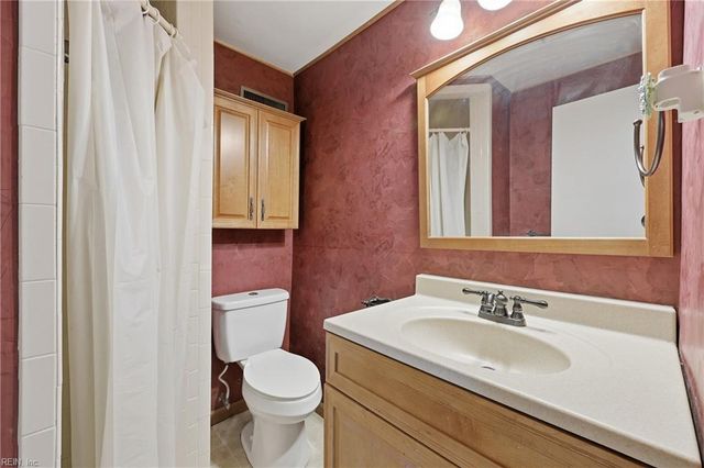 945 Redwood CIR, Virginia Beach, VA 23464