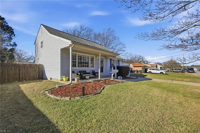 945 Redwood CIR, Virginia Beach, VA 23464