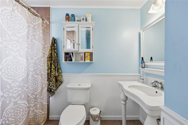 945 Redwood CIR, Virginia Beach, VA 23464