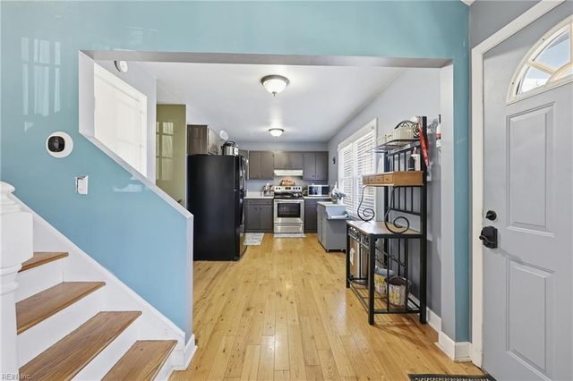 945 Redwood CIR, Virginia Beach, VA 23464