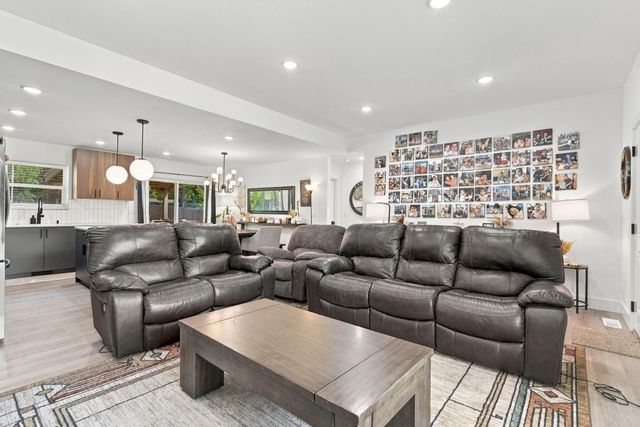 3141 E Iroquois Street, Springfield, MO 65804