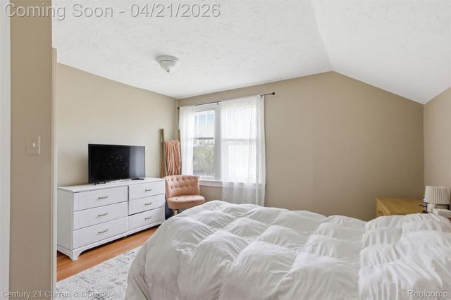 2517 MAPLEWOOD Avenue, Royal Oak, MI 48073