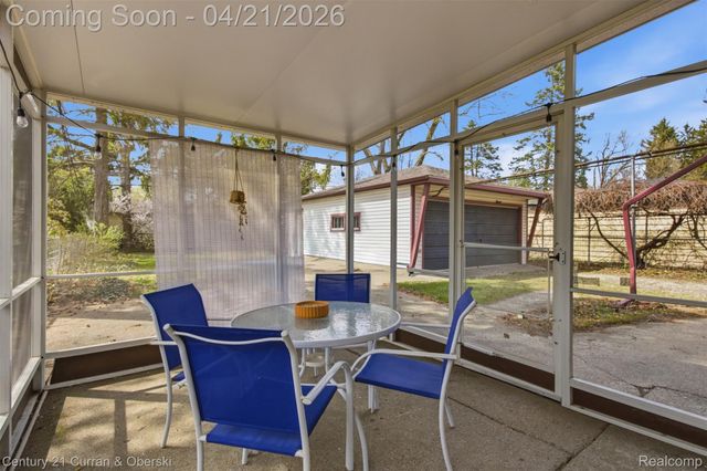 2517 MAPLEWOOD Avenue, Royal Oak, MI 48073