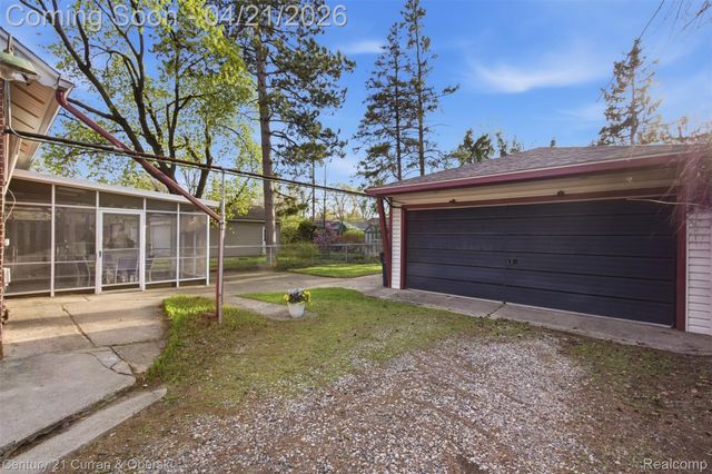 2517 MAPLEWOOD Avenue, Royal Oak, MI 48073