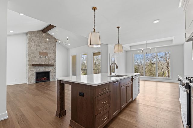 8533 S LAGOS DR, Columbia, MO 65201