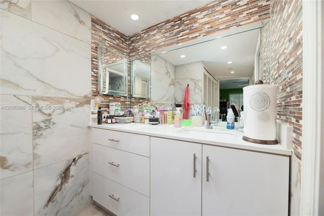 7535 Trent Dr 202, Tamarac, FL 33321