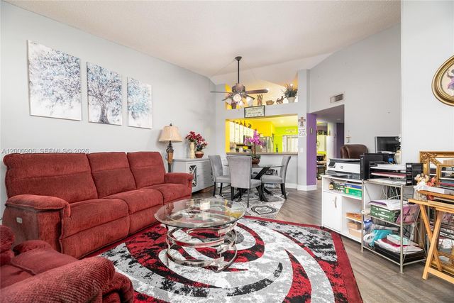 7535 Trent Dr 202, Tamarac, FL 33321