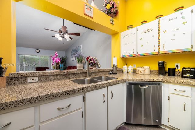 7535 Trent Dr 202, Tamarac, FL 33321