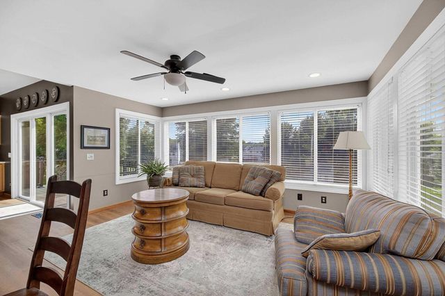 2919 E 44th Court, Davenport, IA 52807