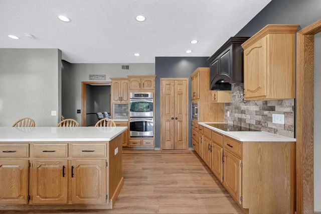 2919 E 44th Court, Davenport, IA 52807