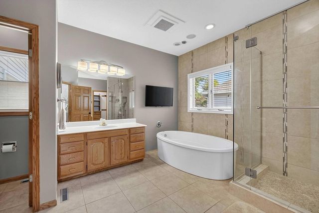 2919 E 44th Court, Davenport, IA 52807