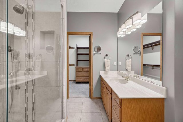 2919 E 44th Court, Davenport, IA 52807