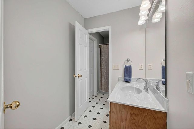 2919 E 44th Court, Davenport, IA 52807