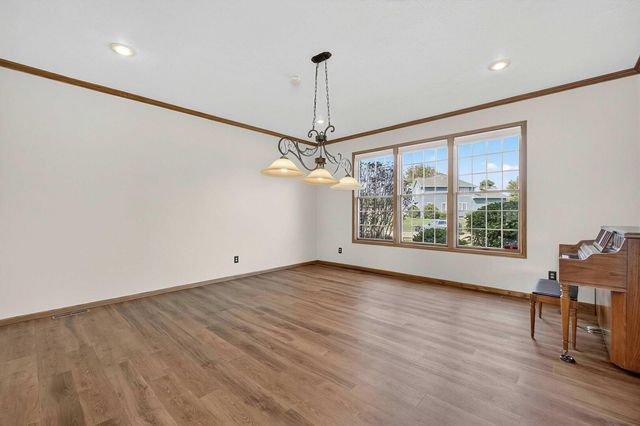 2919 E 44th Court, Davenport, IA 52807