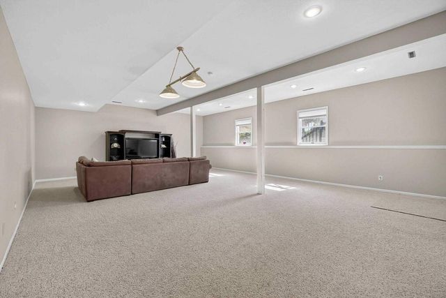 2919 E 44th Court, Davenport, IA 52807