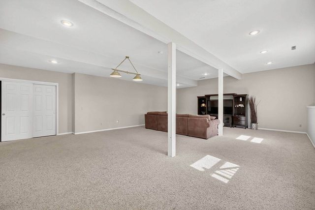 2919 E 44th Court, Davenport, IA 52807