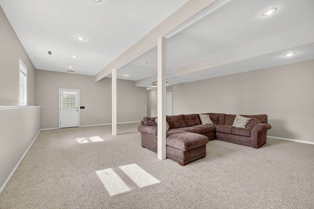 2919 E 44th Court, Davenport, IA 52807